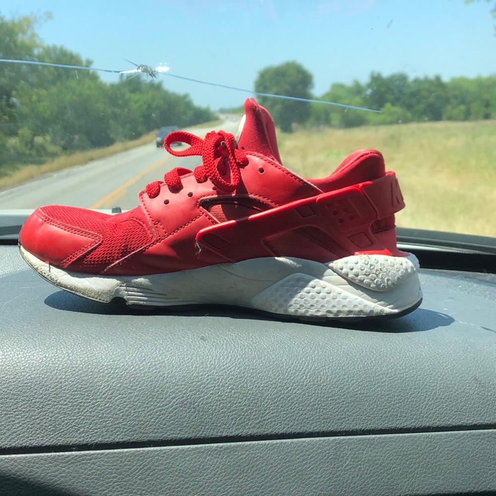 Red Nike air Hurache